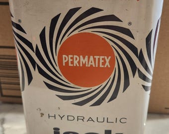 Aceite para gato hidráulico Petroliana Permatex, lata de un cuarto de galón. Casi vacío.