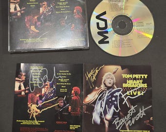 レア　yes 直筆サインCD Jon Anderson Chris Squire Can you help identify these signatures? : r/yesband
