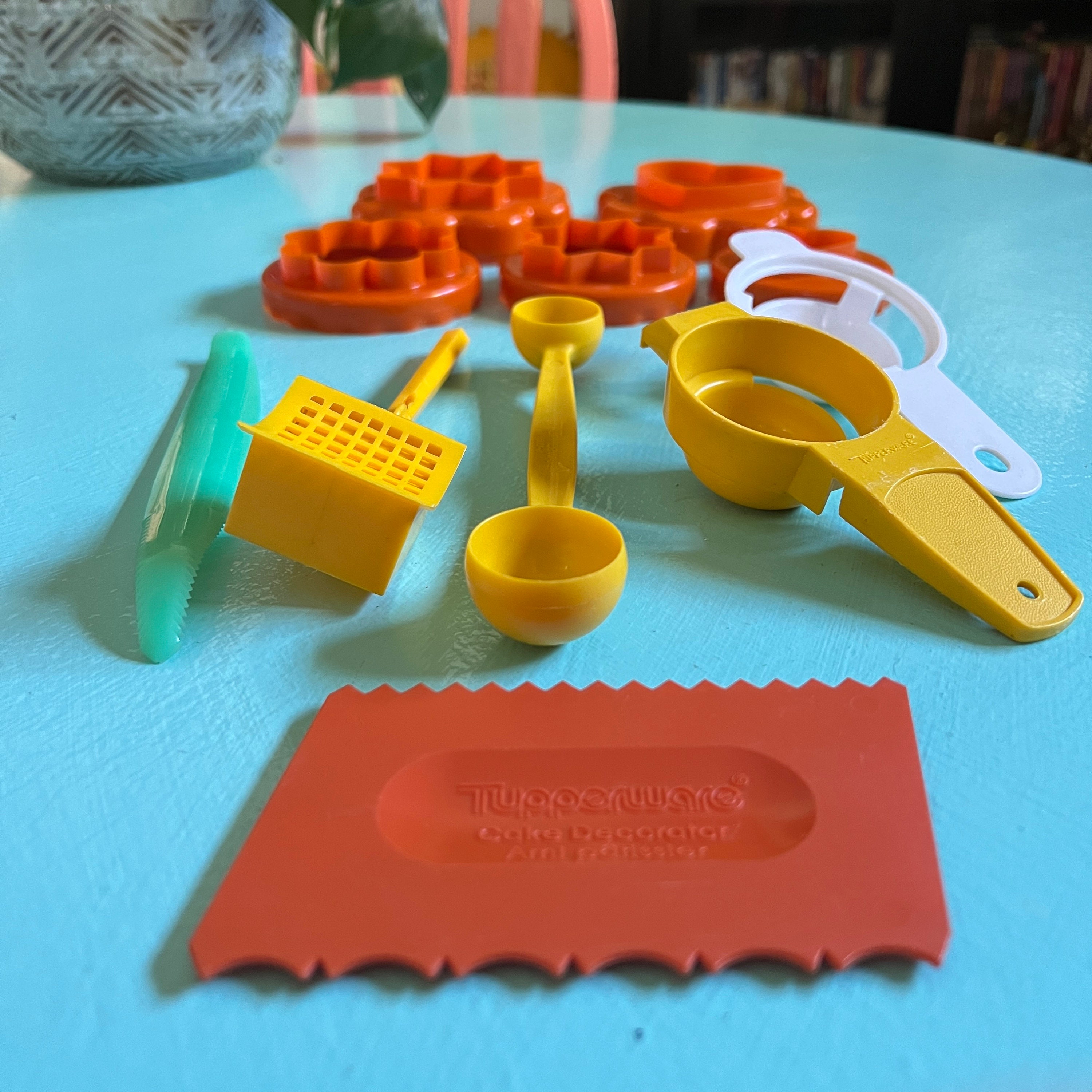 Tupperware Orange Plastic Vintage Nesting Cookie Cutter Set, 5 pcs