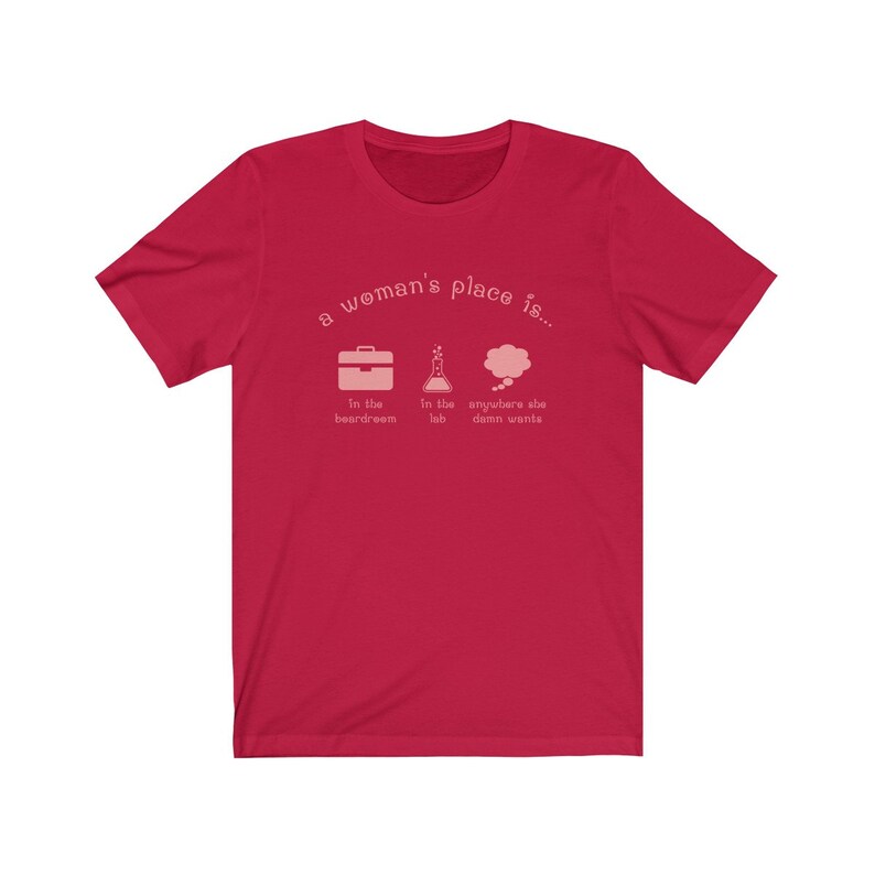 A Woman's Place Is... Uniseks T-shirt - feministisch shirt, cadeaus voor haar, Girl Power Red