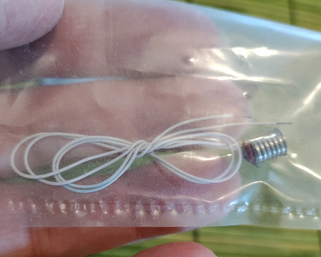Cir-kit Concepts Scre-base Socket With 8 Inch White Wires - Etsy