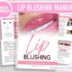 Peut inclure: Un manuel en spirale intitulé "Lip Blushing" avec le texte "Training & Course Material" et "Professional Use Only". La couverture présente une bouche rose brillante. Des pages supplémentaires montrent des règles de cartographie des lèvres et des protocoles de traitement.