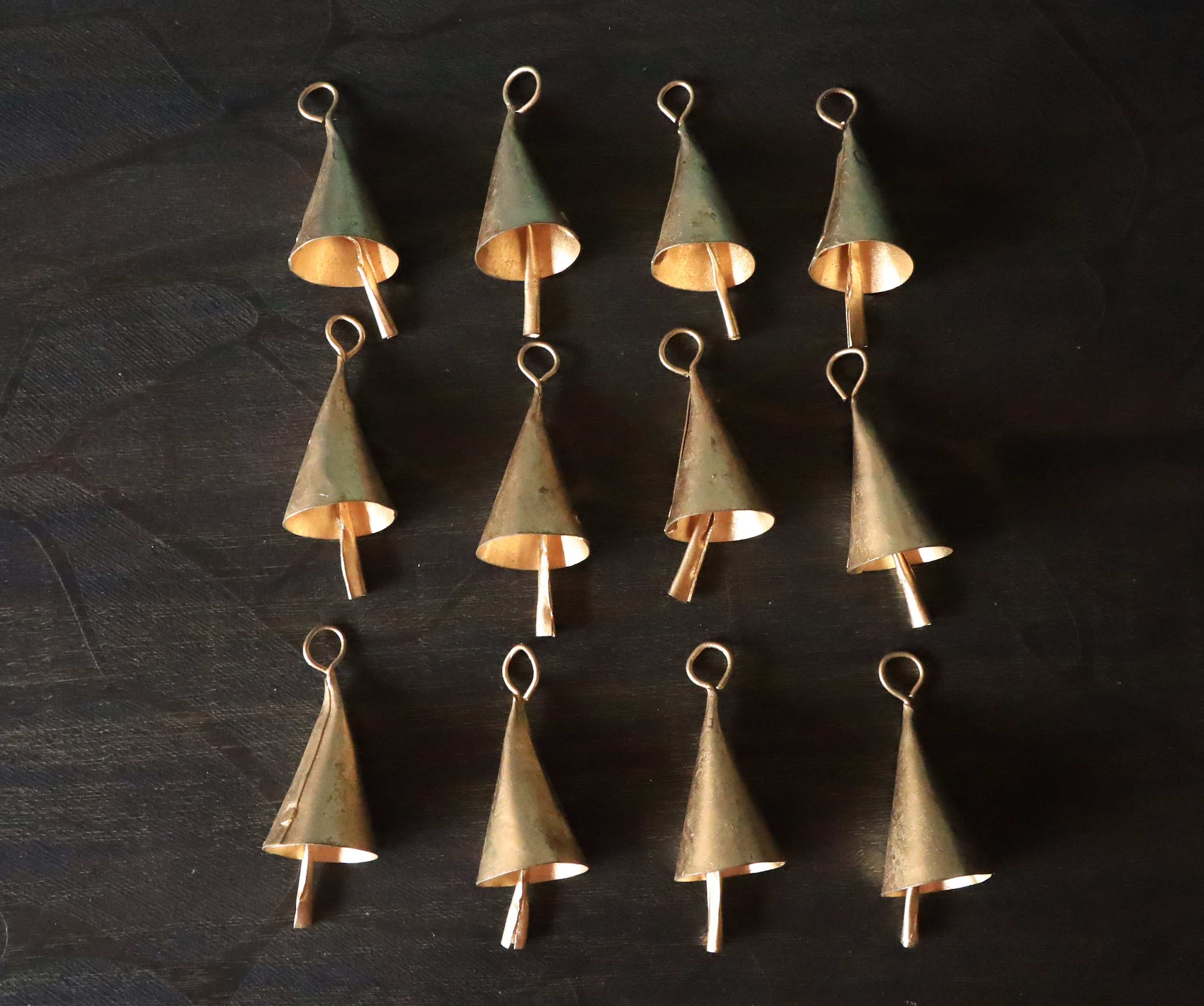 HobbyHerz 100 pieces small bells for crafting, mini bells/bells made of  brass. : : Home & Kitchen
