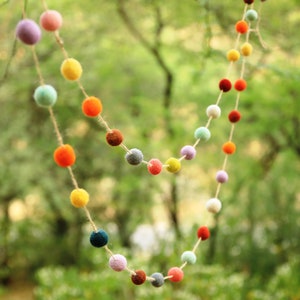 Regenbogen Filz Pom Pom Girlande Set 2 Pride Dekor Weihnachten Geburtstag Party Dekor Wandbehang