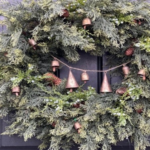 Rustikale Zapfen & runde Zinn Glocken für Weihnachtsgirlande Kranz und Tür