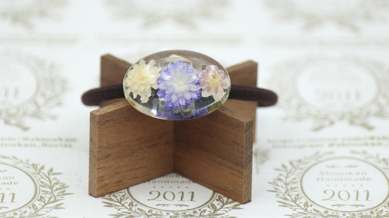 Handmade resin Hair elastic with real flowers Hepatica