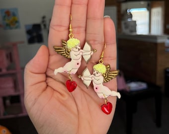 Pendientes de Cupido para San Valentín con cuenta de corazón rojo, joyería de querubín hecha a mano