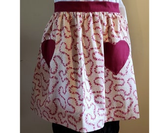 Floral apron with heart pockets, retro-style floral half-apron, vintage-style gift for her, mother-daughter aprons, Mother's Day