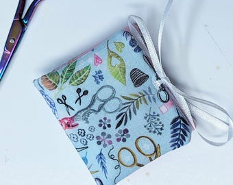 Scissors Print Needle Book: Blue Pocket Needle Organizer, Sewist Gift