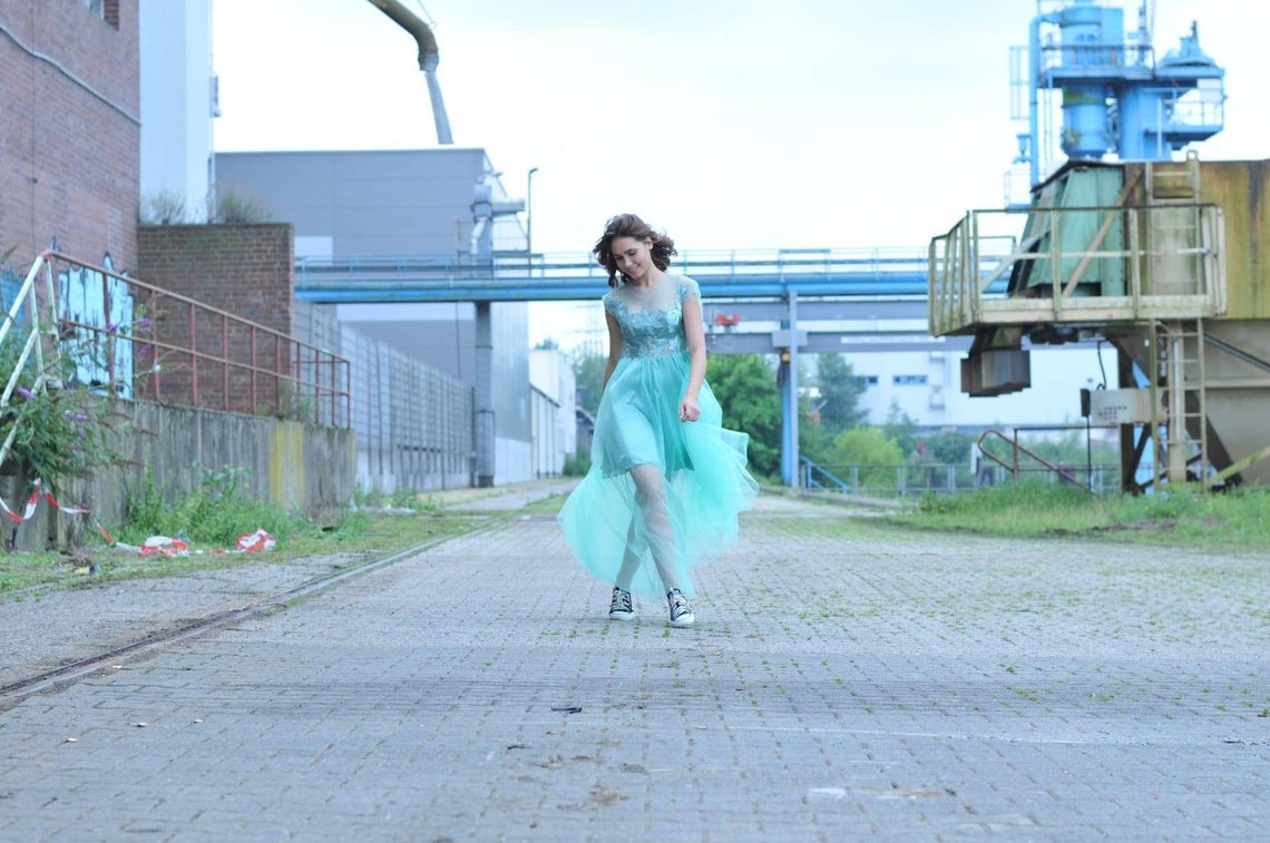 Ein helles mintfarbenes Kleid mit handgefertigten Sternen und | Etsy