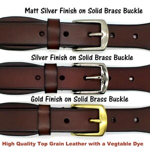 Puede incluir: Tres cinturones de cuero marr&oacute;n con hebillas de lat&oacute;n macizo en diferentes acabados: plata mate, plata y oro. Los cinturones est&aacute;n hechos de cuero de grano superior de alta calidad con un tinte vegetal.