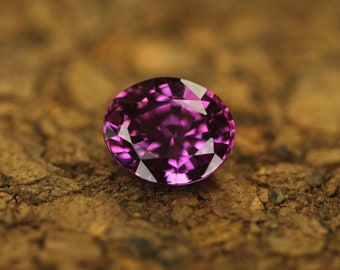 Hot Pink Sapphire Gemstone from Sri Lanka (Ceylon), Natural Loose Gemstone, Excellent cut, Ideal for a ring, Oval Shape, 0.98 carats