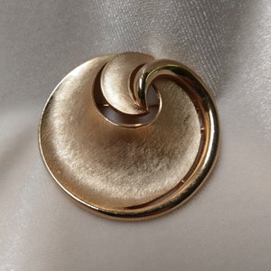 Vintage Crown Trifari Abstract Swirl Textured Matte and Shiny Gold Tone Brooch