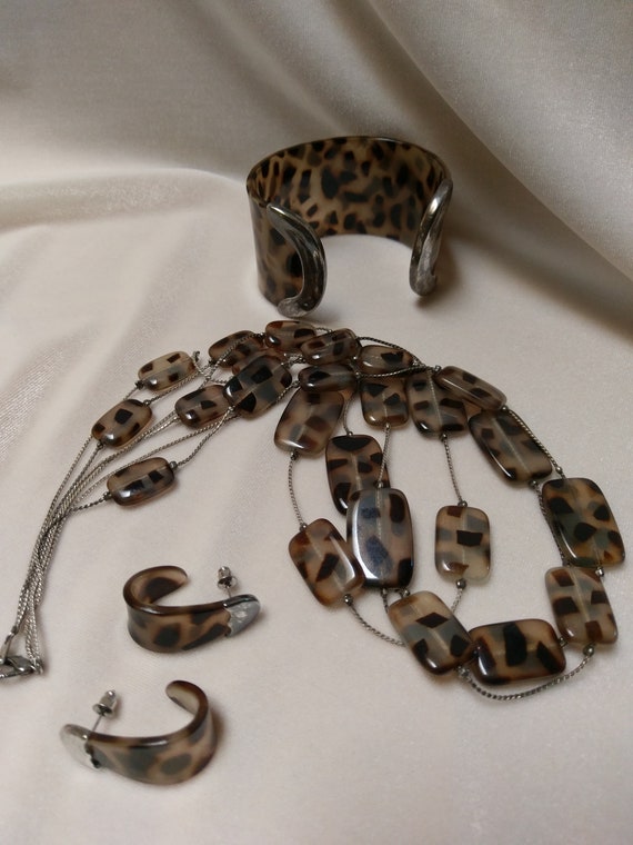 Vintage Animal Print Lucite and Silver Colored Me… - image 6