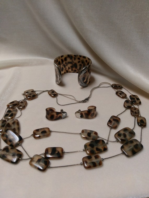 Vintage Animal Print Lucite and Silver Colored Me… - image 2