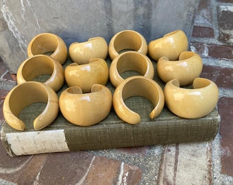 Set of 12 Curvy Wood Napkin Rings