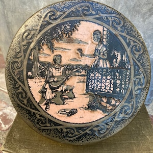 Pretty Round Vintage Tin