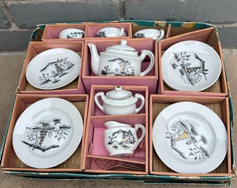 Juego de té infantil vintage en su caja original.
