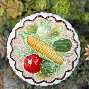 Pretty Vintage Ceramic Vegetable Motif Ceramic Mold Wall Decor