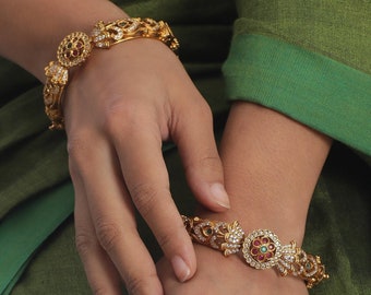 Bijoux indiens Tarinika | Bracelets indiens plaqués or antiques Sarang avec zircone cubique CZ | Cadeau de mariage pour elle | Pour les occasions décontractées
