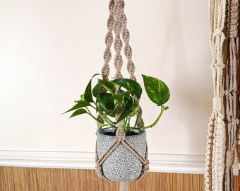 Small twisted interior planter in macramé made of recycled cotton, pot cover, boho décor, decoration, suspension for plant