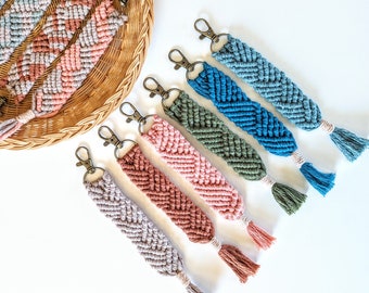 Large macramé key ring made from recycled cotton