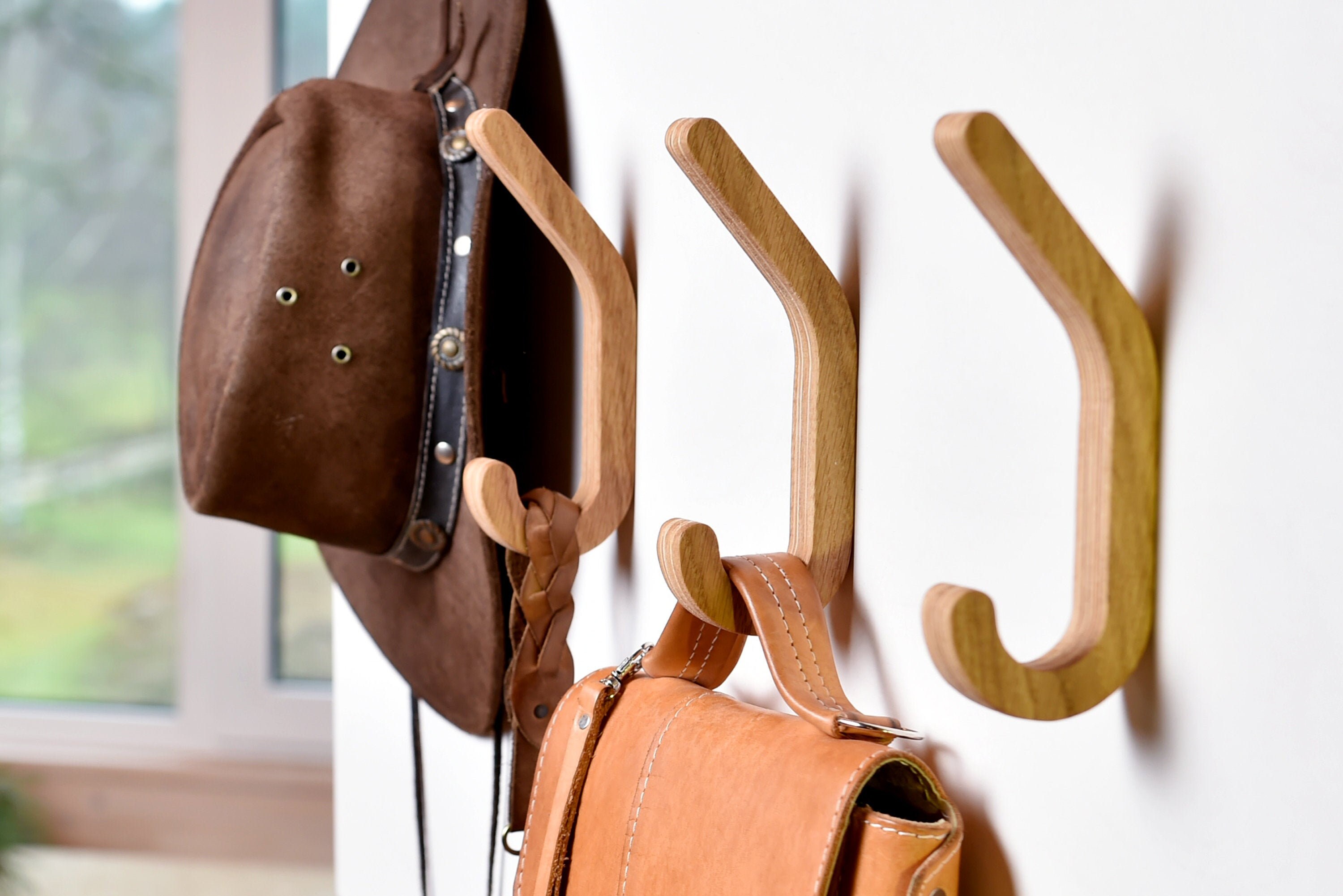 Ensemble de 2 Crochets à Mur Unique Montés en Bois Chêne Pour L'organisation Stockage Dans Le Modèle
