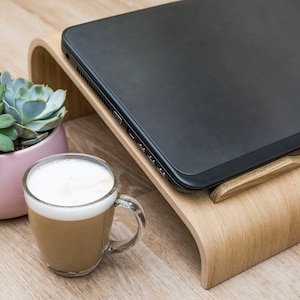 Regalo para esposo, soporte para computadora portátil montado en madera, elevador de escritorio para computadora de pie con ventilación de enfriamiento, soporte para MacBook de escritorio de oficina