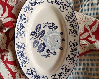 Portugalski ceramiczny owalny talerz ręcznie malowany niebieskimi kwiatami