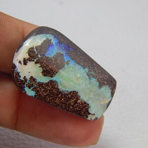 50-karaats kei opaal fijn glad cabochon mooie vorm 33 x 22 x 9 mm