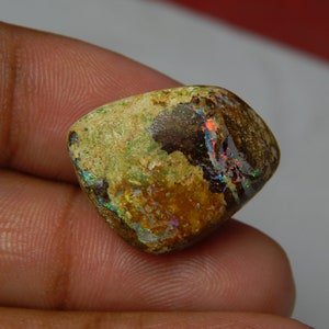 Boulder opaal cabochon, 24,75 karaat mooie vorm fijne kwaliteit Afmeting: 18 x 24 mm