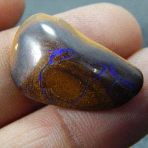 22,5 karaat kei opaal fijn glad cabochon mooie vorm 17 x 27 x 7 mm