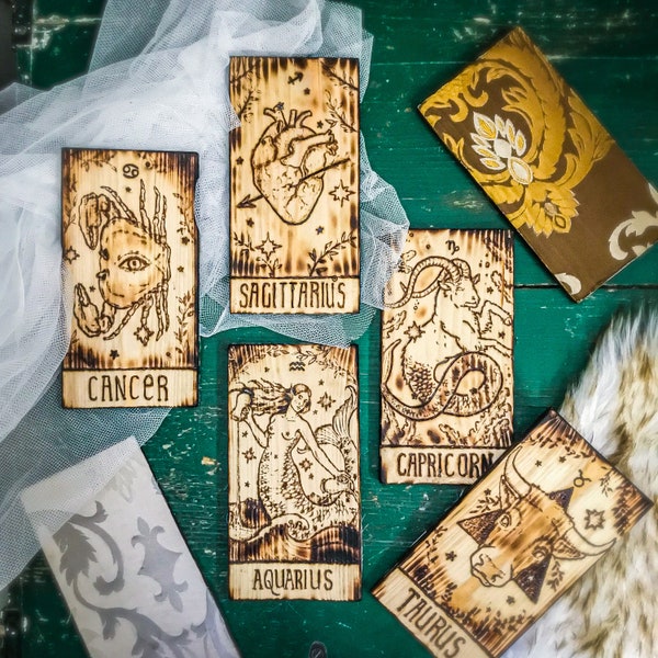 Signos del zodiaco dibujados en fuego sobre madera, idea de regalo para colgar con signos del zodiaco astrología ilustrada