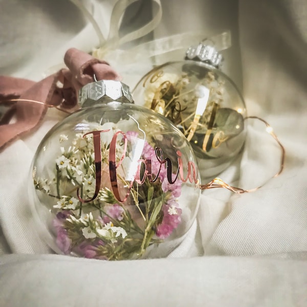 Décorations de Noël bohème artisanales avec fleurs séchées et écriture personnalisable, boules de Noël