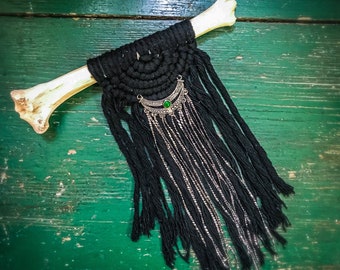 Decoración Macramé con hueso de cabra natural y joyas