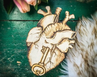 Corazones anatómicos de madera, caja secreta, llave de madera pirografiada, idea de regalo para el Día de San Valentín