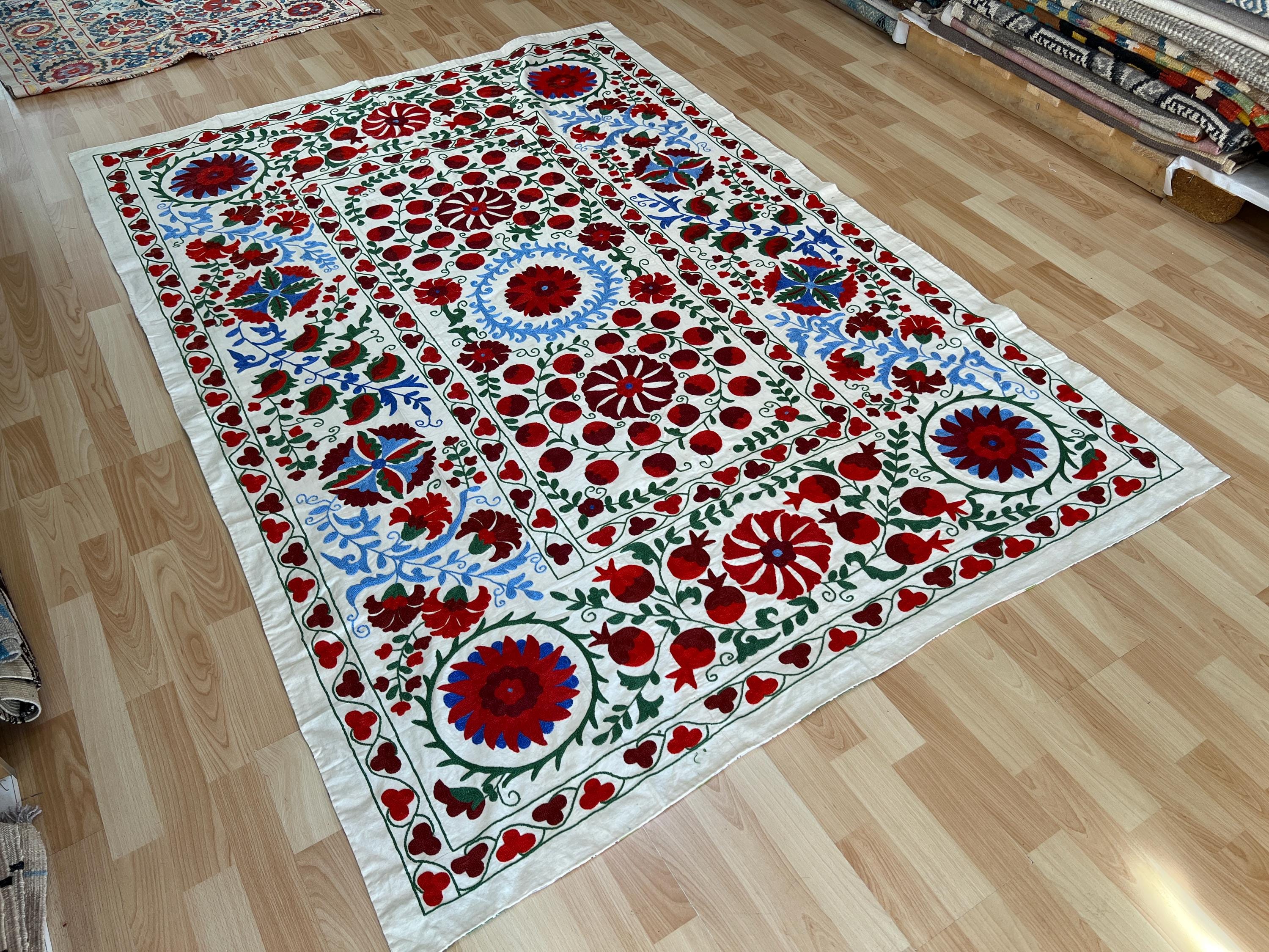 スザニ シルク刺繍のベッドカバーと壁掛け。 - Etsy 日本