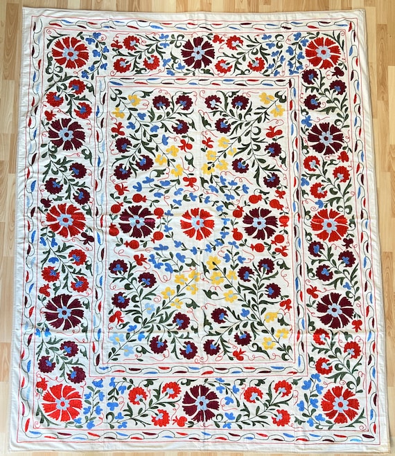 スザニ シルク刺繍のベッドカバーと壁掛け。 - Etsy 日本