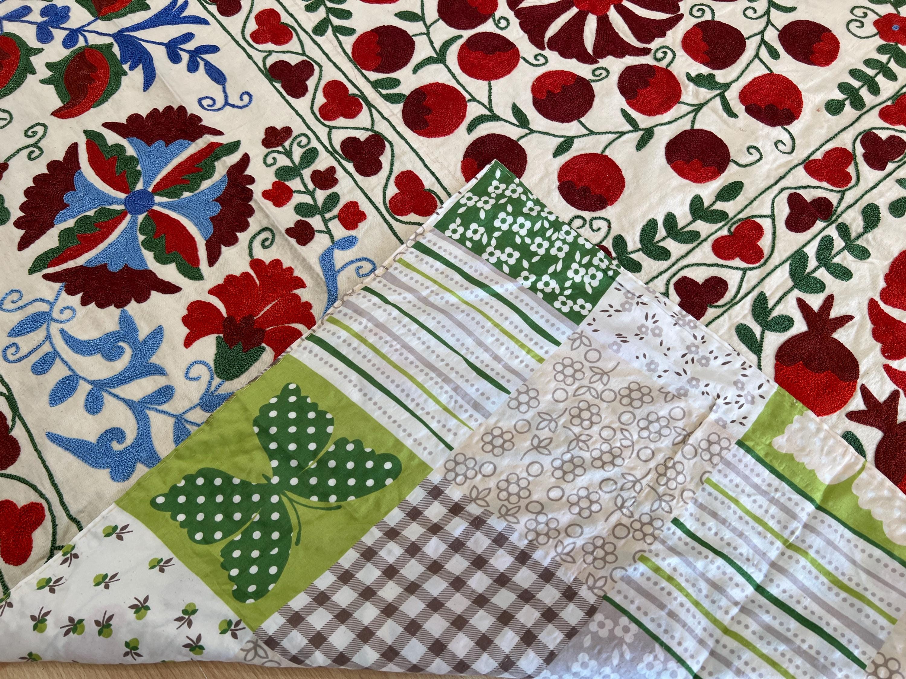 スザニ シルク刺繍のベッドカバーと壁掛け。 - Etsy 日本