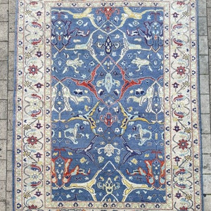 Oriental Stunning Hand knotted wool area rug.