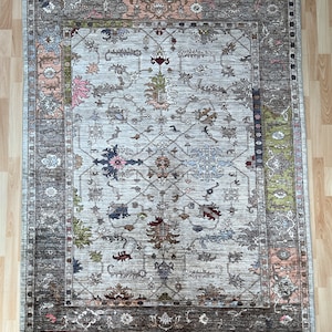 Super Chobi Stunning Oriental Hand knotted wool area rug.