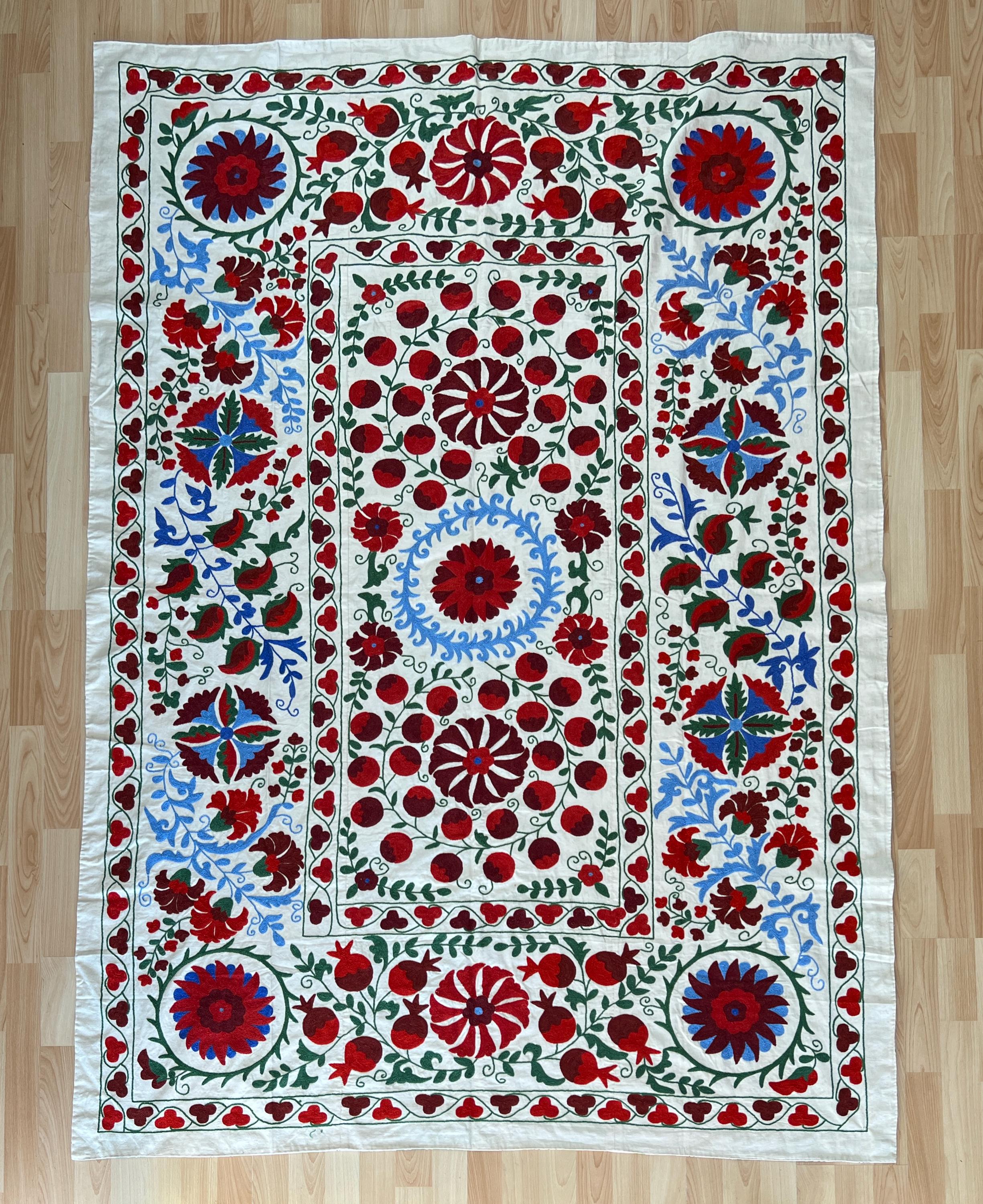 スザニ シルク刺繍のベッドカバーと壁掛け。 - Etsy 日本