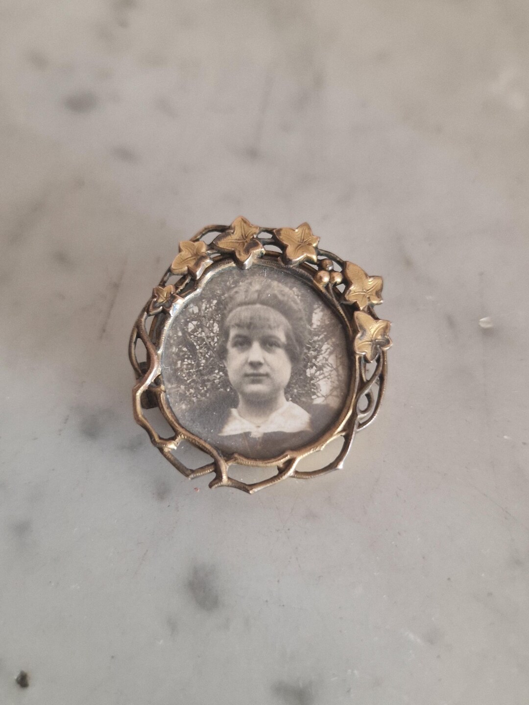 Broche Ancienne Porte-Photo Art Nouveau (1900) - Feuilles De Lierre - Métal - 3 Cm
