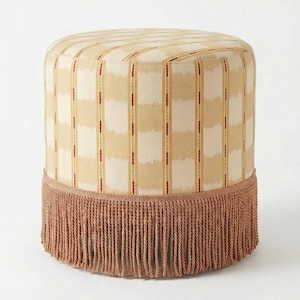 Op maat gemaakte ronde draaibare poef: op maat gemaakte bekleding met goudkleurige franjes en draaibare poef ikat-stof goudkleurige afwerking.