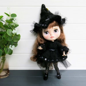 Blythe black Halloween dress, Witch clothes for Obitsu 22, Pullip Doll Clothing for 30 cm (11,8 inch): hat, dress, briefs, stockings, shoes