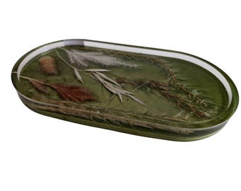 Tray for trinkets, change and/jewellery. Can also be used for food. Hand made.