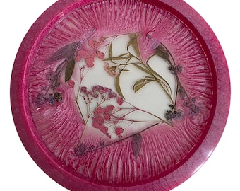 Tray for trinkets, change and/jewellery. Can also be used for food. Hand made.