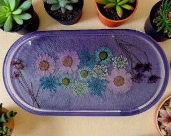Tray for trinkets, change and/jewellery. Can also be used for food. Hand made.
