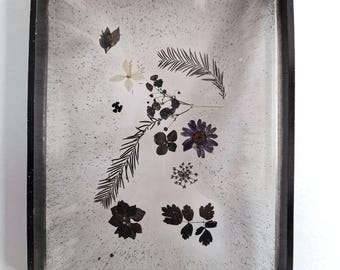 Hand made resin tray, made with food grade resin. For trinkets, food, sweets ect