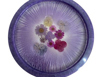 Tray for trinkets, change and/jewellery. Can also be used for food. Hand made.